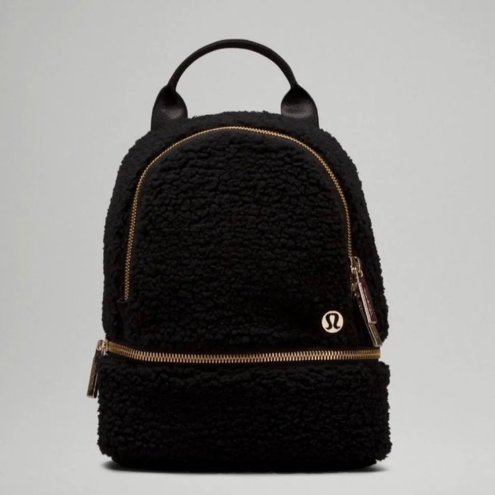 NWT Lululemon City Adventurer
Backpack Micro 3L *Fleece Black
Gold